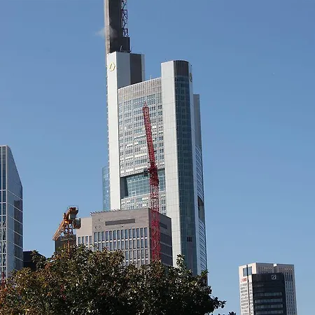 Munique Frankfurt מלון 3*